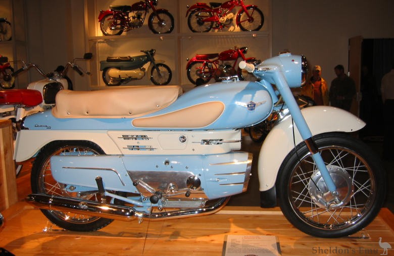 Aermacchi-1956-Chimera-175-rhs.jpg