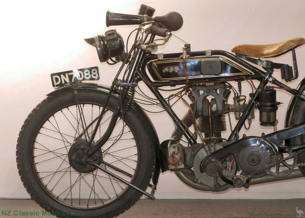 AJS-1923-Model-H-Big-Port-270-6-L-Front-NZM.jpg