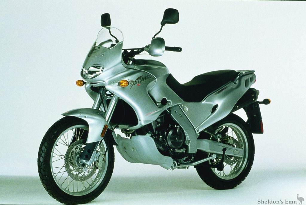 Aprilia-2000-Pegaso-Silver-Cat.jpg