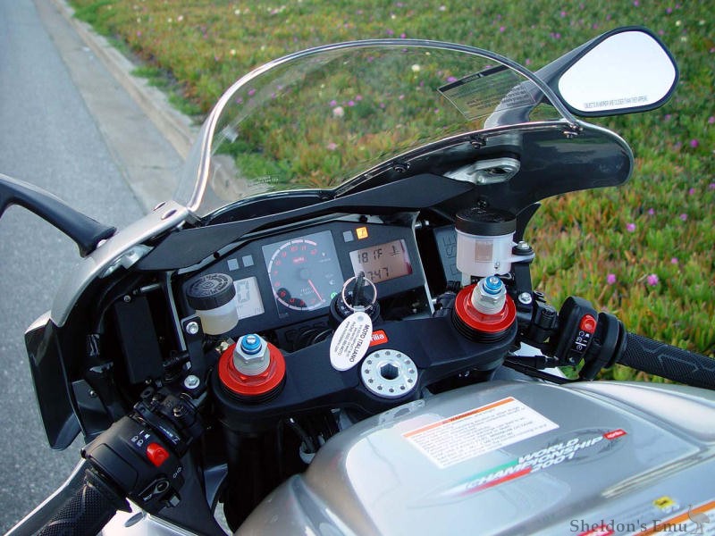 Aprilia-2002-Mille-CH3.jpg