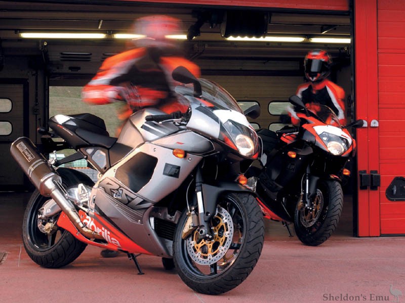 Aprilia-2003-RSV-Mille-Silverblack.jpg