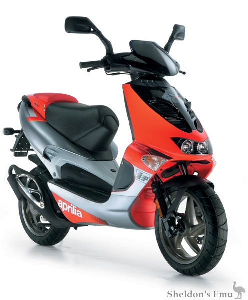 Aprilia-2004-Scarabeo-Ditech-SR-Red-JSG.jpg