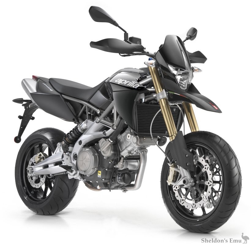 Aprilia-2010-Dorsoduro-750-JSG-02.jpg