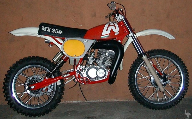 Aprilia-1977-MX250.jpg