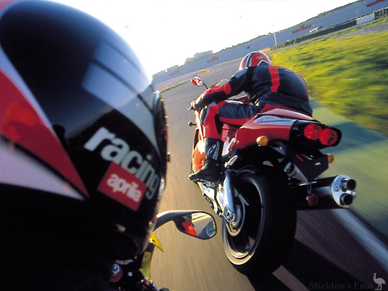 Aprilia-1999-Racing-1.jpg