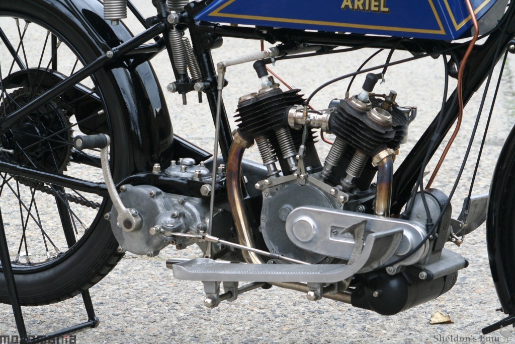 Ariel-1922-800cc-AKD-Moma-03.jpg