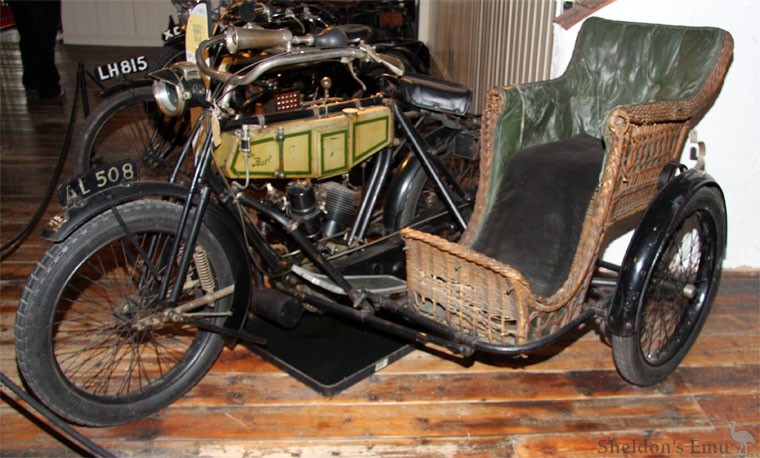 Bat-1908c-chair-wikig.jpg