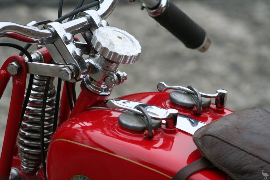 Benelli-1929-175cc-GP-Moma-07.jpg