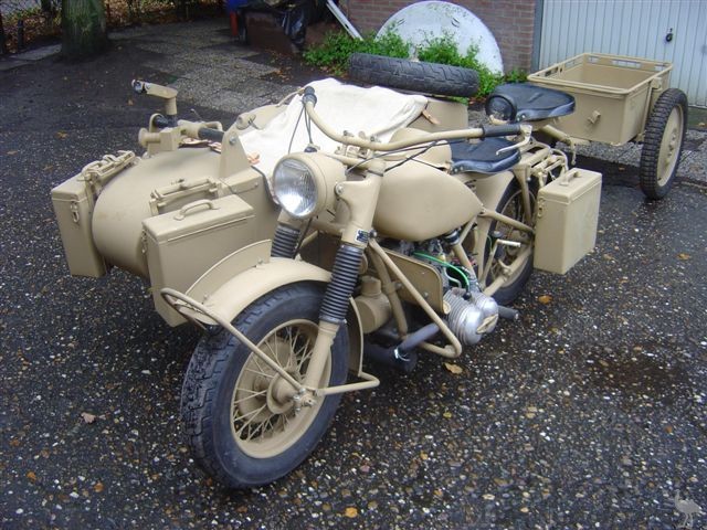 BMW-R-75-with-ammunition-trailer.jpg