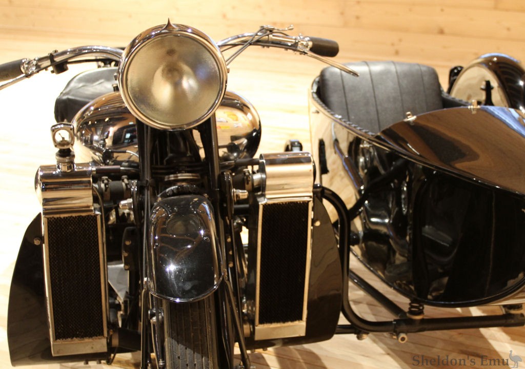 Brough-Superior-1932-BS4-WC-TMu-PMi-02.jpg