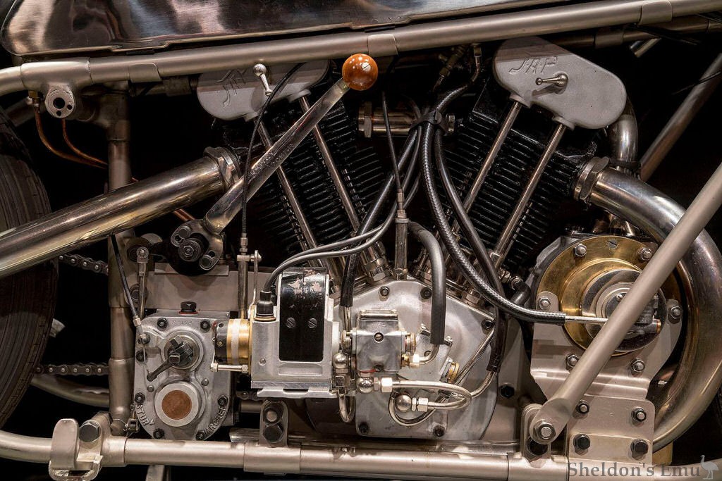 Brough-Superior-1929-SS100-Pendine-ZMD-02.jpg