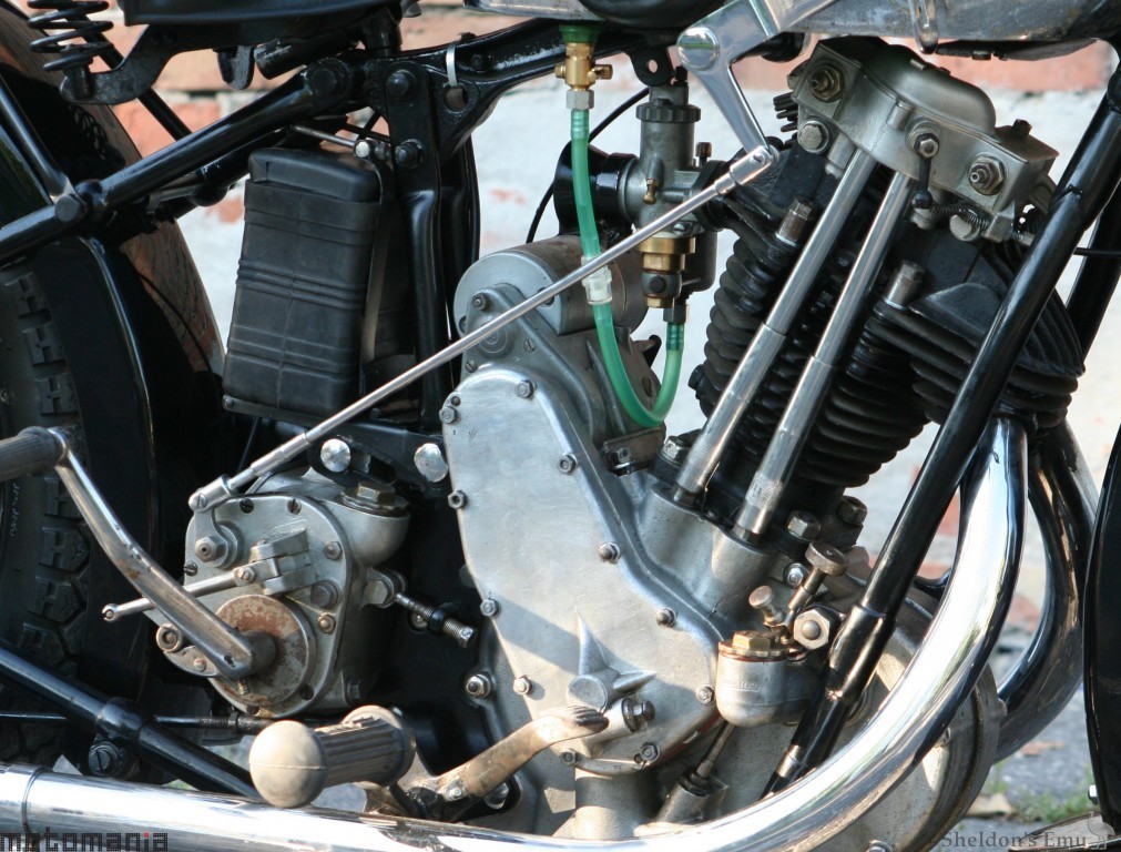 BSA-1930-S30-9-500cc-Sloper-Moma-03.jpg