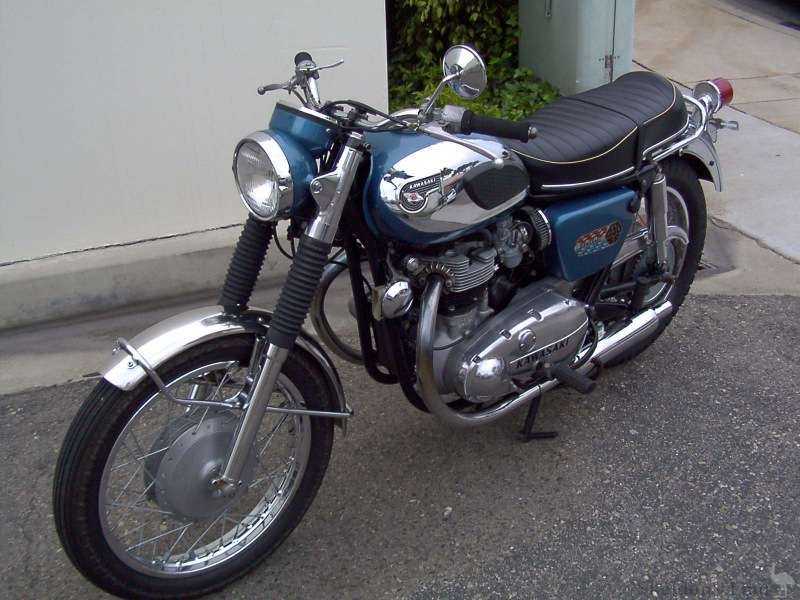 Kawasaki-1968-650-W2-SS-GH-06.jpg