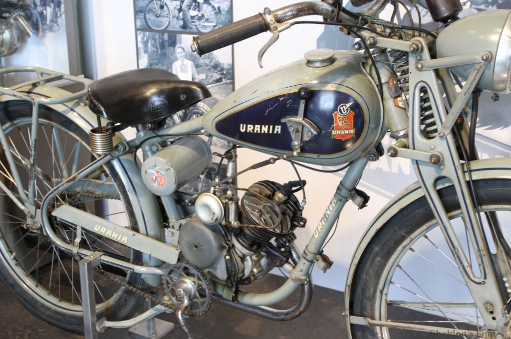 Urania-1935c-Sachs-98-PSS-PMi-02.jpg