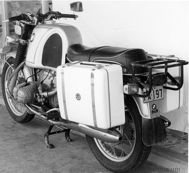 Craven-Golden-Arrow-panniers-on-DQs-1972-BMW-R50-5-in-mid-1973-1-VBG.jpg