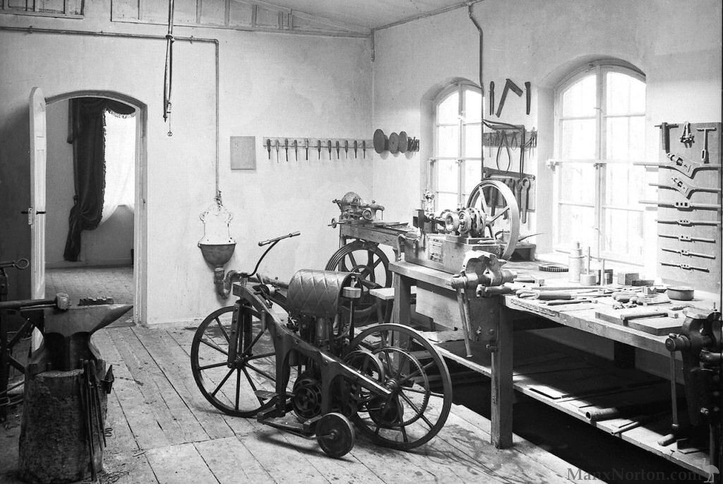 Daimler-1885c-Workshop-IBRa.jpg