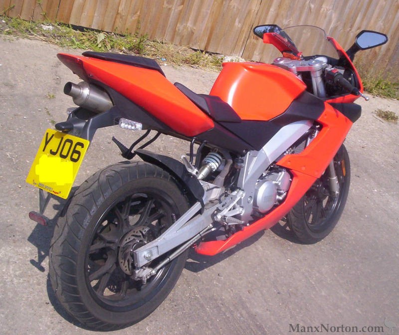 Derbi-2006-GPR125-rear.jpg