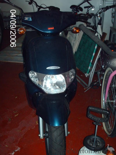 Derbi-Atlantis-Scooter-2.jpg