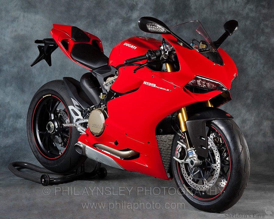 Ducati-2011-Panigale-S-PA-01.jpg