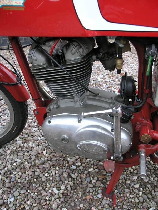 Ducati-1966-24-Horas-HnH-03.jpg