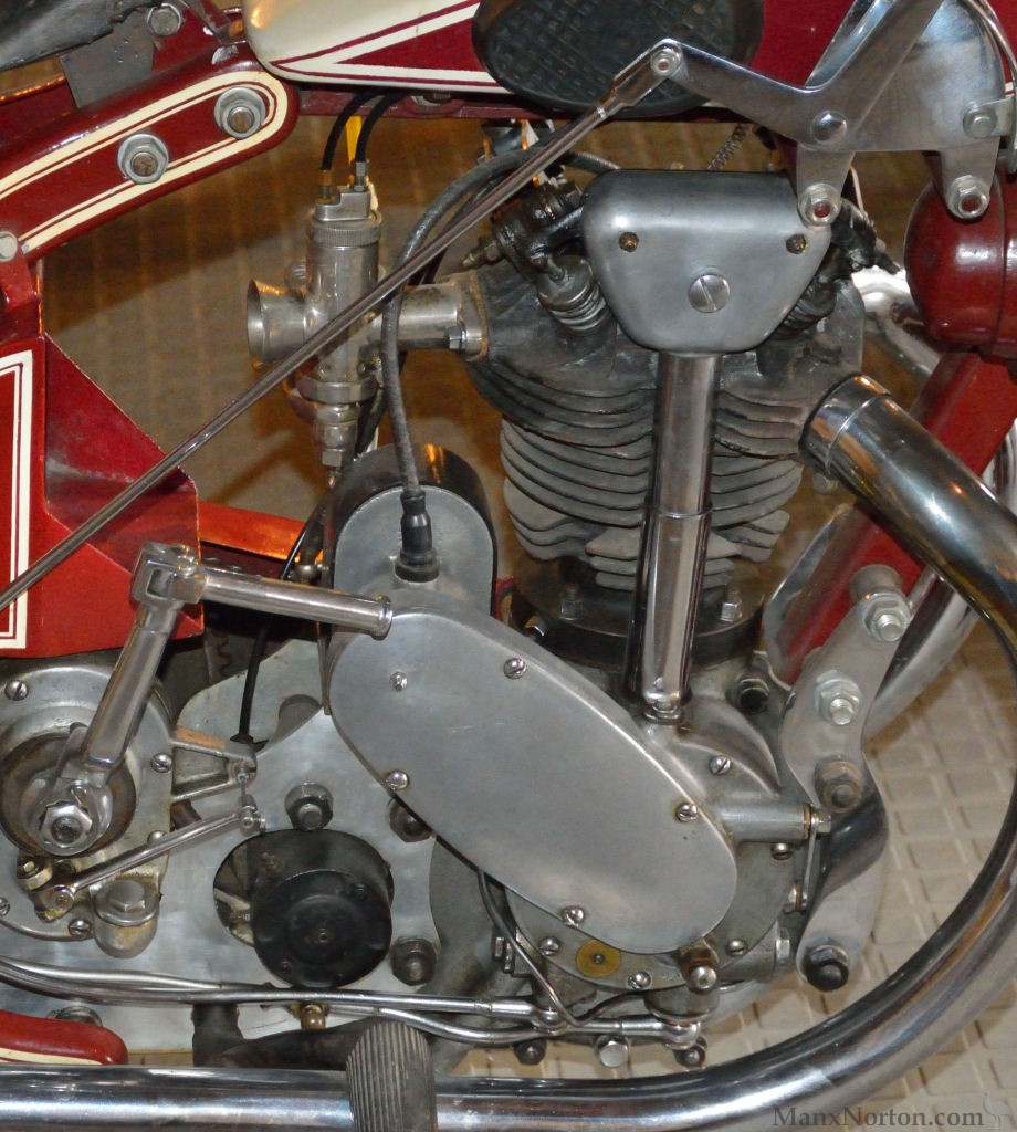 Durandal-1930c-350cc-Rudge-MRi-Engine.jpg