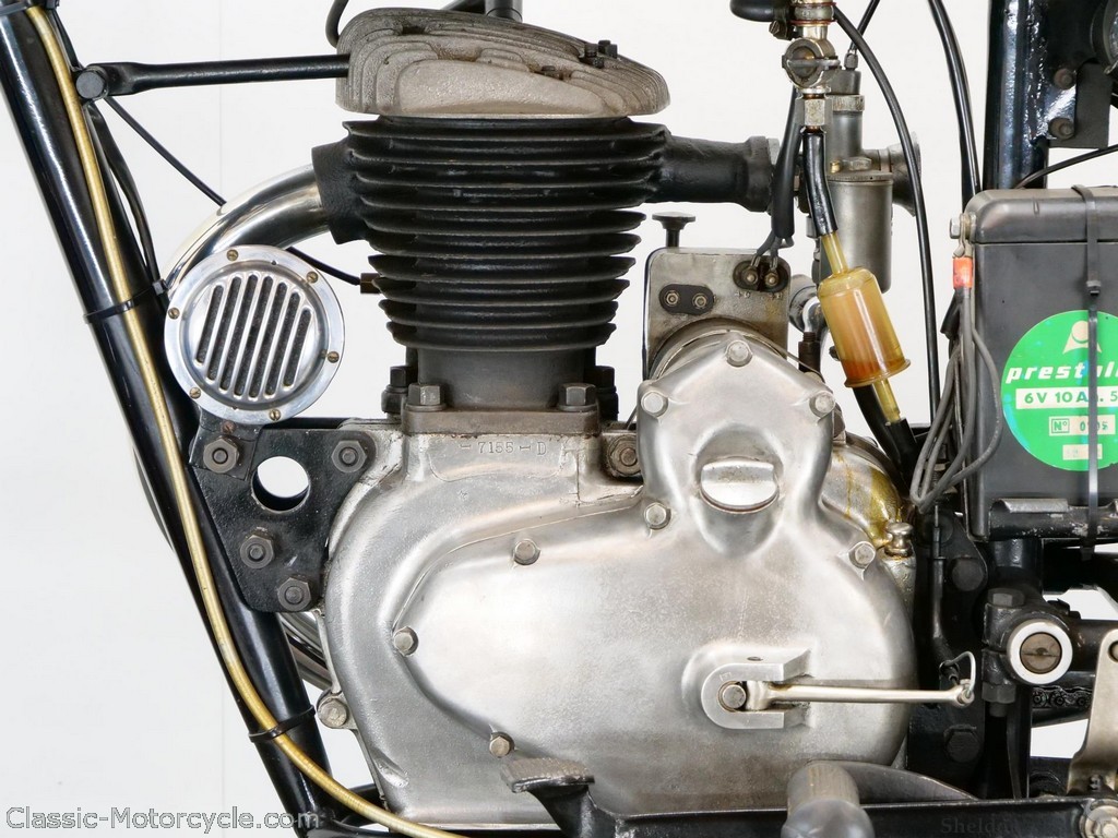 FN-1952-M13-350cc-CMAT-03.jpg