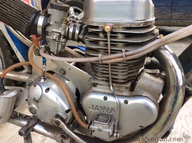 Godden-Jawa-2V-BTS-02.jpg