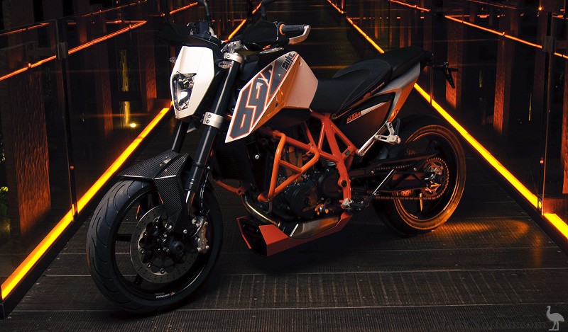 KTM-2012-690-Duke-Static.jpg