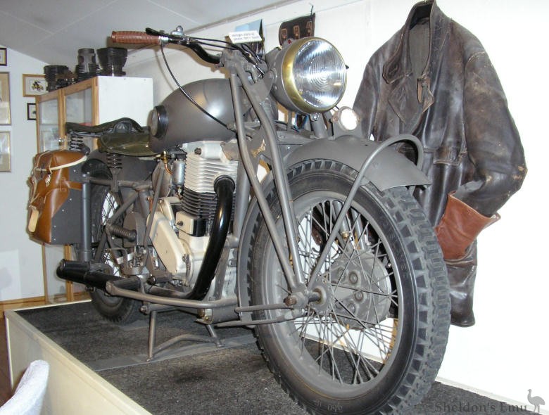 Monark-1942-Albin-MC42.jpg