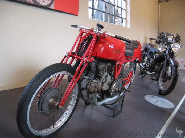 Moto-Guzzi-1940-Triple-OHC-MGM.jpg