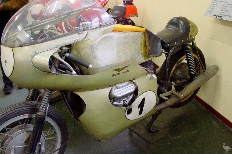 Moto-Guzzi-V7-Course69-01.jpg