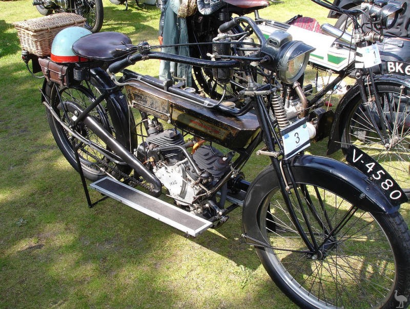 Motosacoche-1915c-VTwin-V4580-TT-2007-VMCC-Rally.jpg