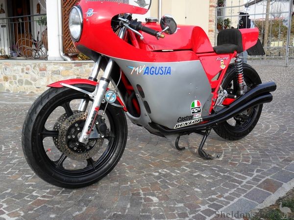 MV-Agusta-1974-750SA-Special-5.jpg