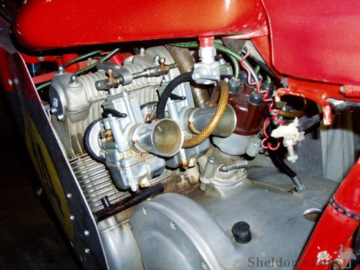 MV-750S-Full-Fairing-carbs.jpg