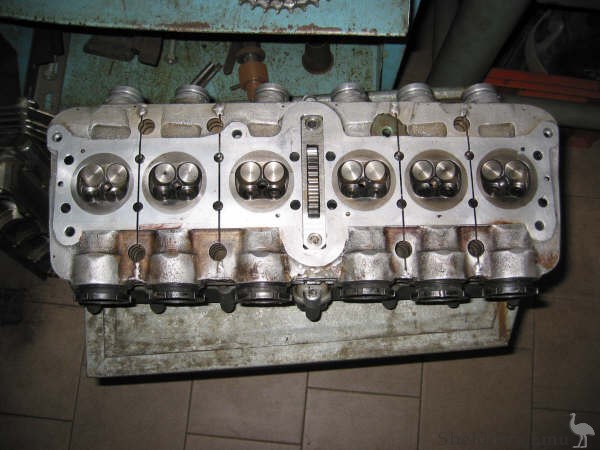 MV-6-cyl-head.jpg