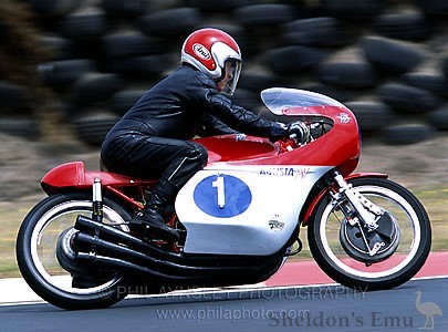 MV-Agusta-350-6-Castelli-01.jpg