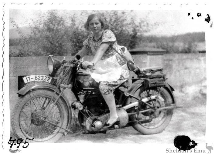 Garson-ident-girl-on-bike-frankfurt.jpg