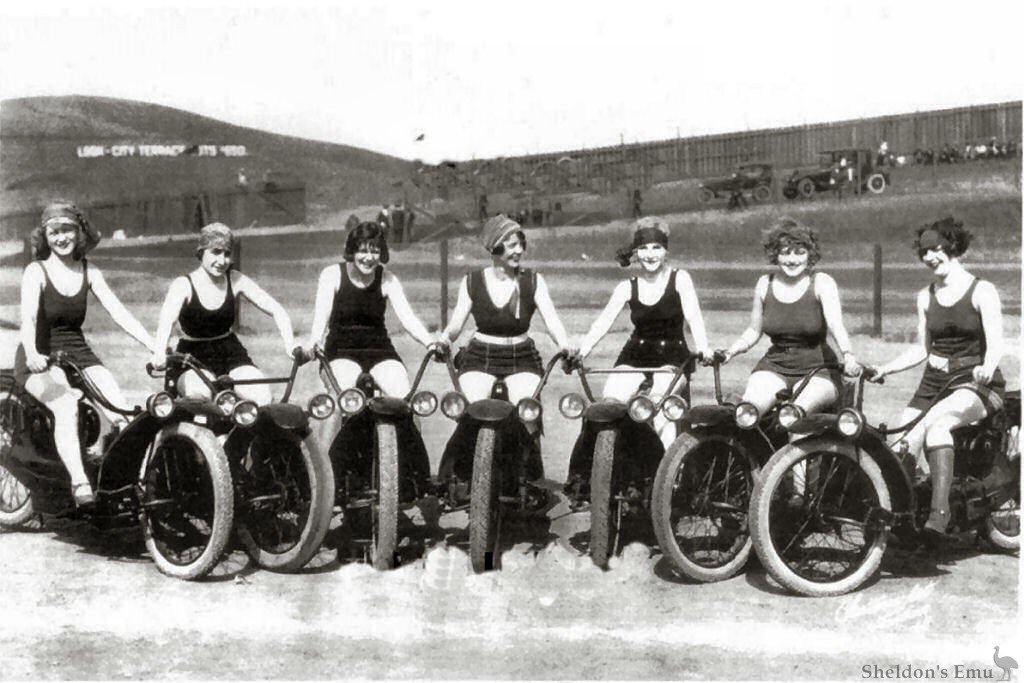 Ner-a-Car-1924c-Beach-Scene-USA.jpg