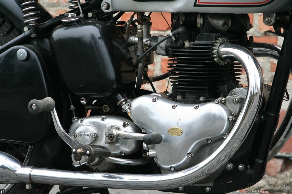 Norton-1950-Dominator-500cc-Motomania-3.jpg