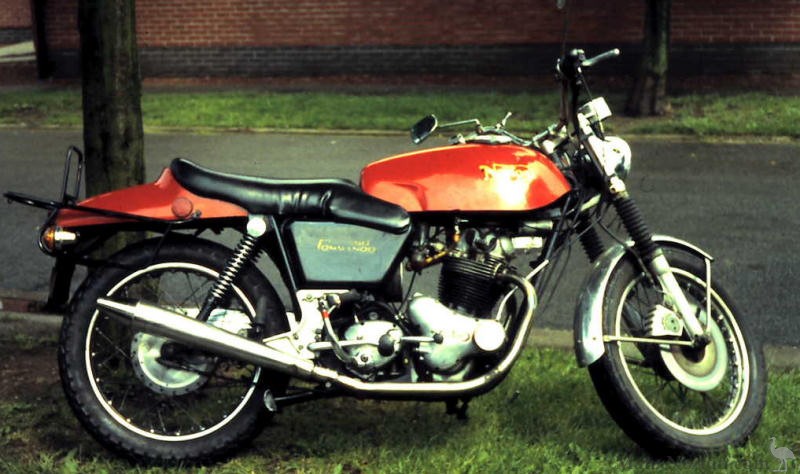 Norton-1970c-Fastback-Commando-Luc-2.jpg