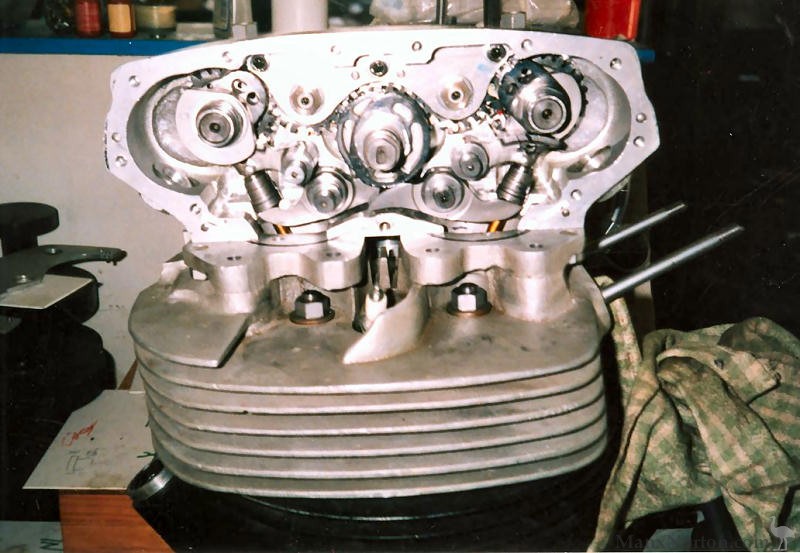 Norton-350-Desmo-Valve-Gear.jpg