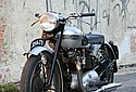 Triumph-1951-T100-Motomania-5.jpg