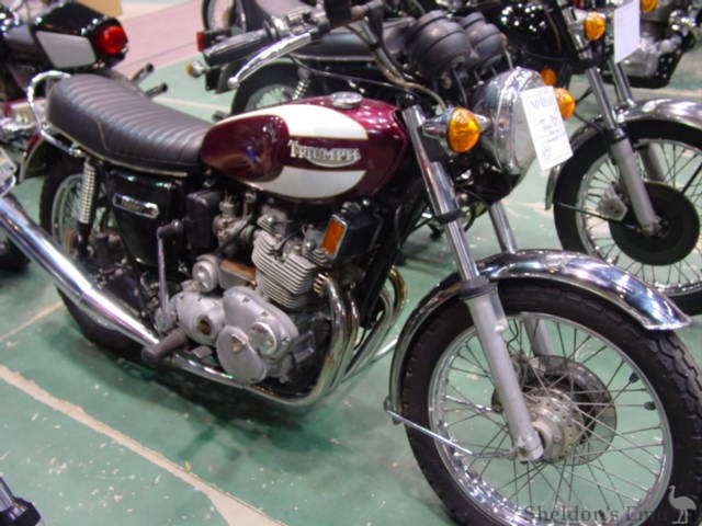 Triumph-1975-Trident-T160-rhs.jpg