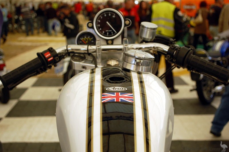 Triumph-Classic-Racer-Jaws-C4.jpg