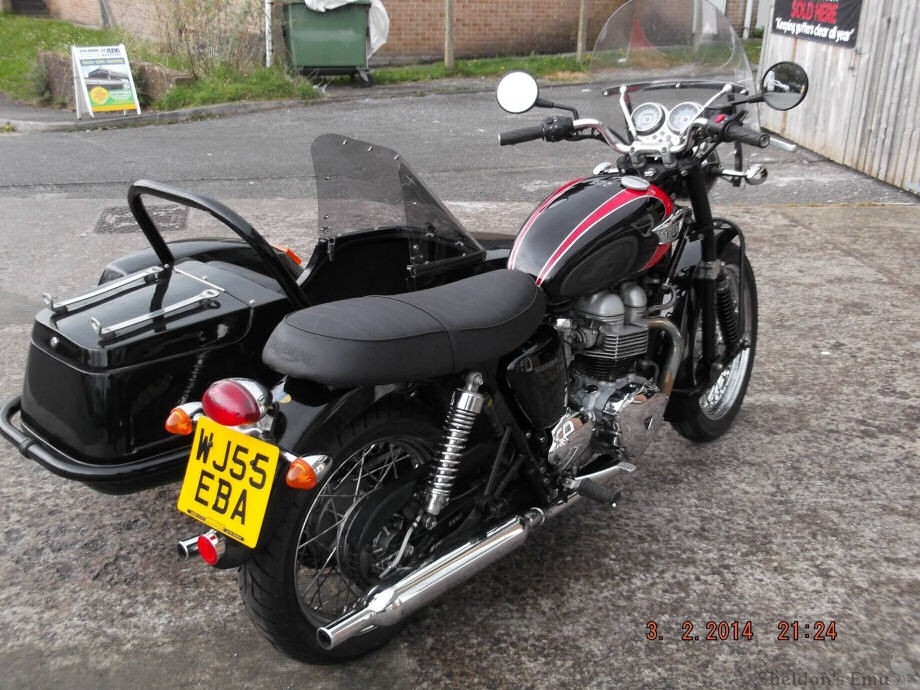 Triumph-T100-Bonneville-Watsonian-Squire-7.jpg