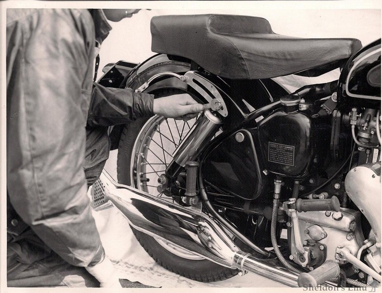 Velocette-1954-MSS-1954-VBG.jpg