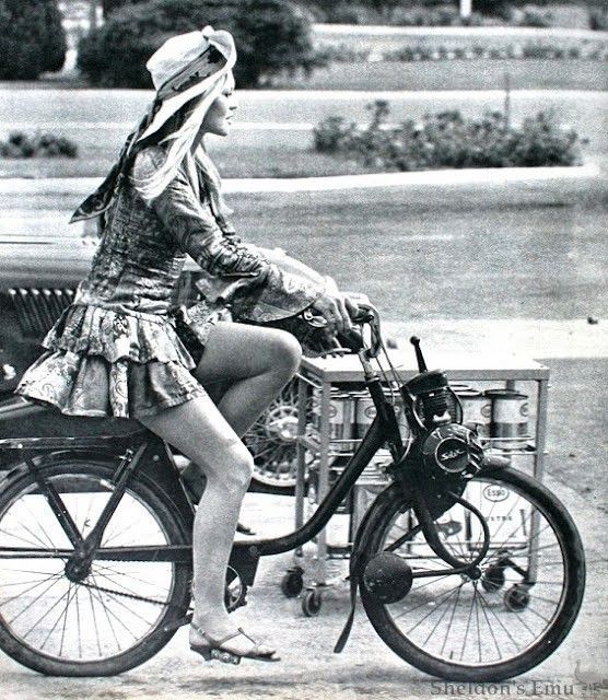 Brigitte-Bardot-Velosolex-01.jpg