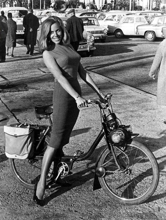 Honor-Blackman-Solex-2200-1964.jpg