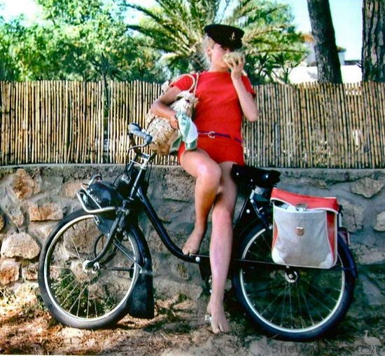 Velosolex-Catherine-Deneuve.jpg