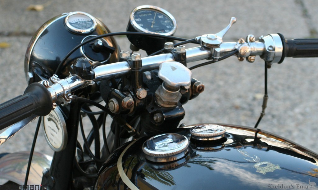 Vincent-1951-Comet-500cc-Motomania-4.jpg